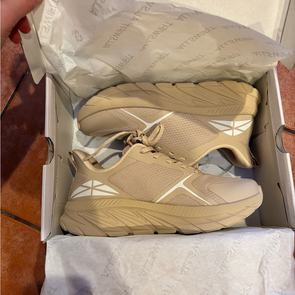 NWT All swift walking running sneaker shoe in color apricot size 8